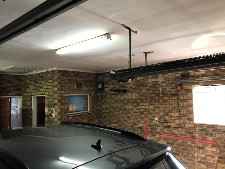 4 Bedroom Property for Sale in Lenasia Ext 9 Gauteng