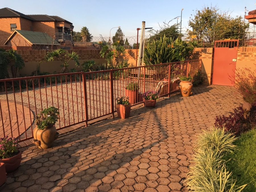 4 Bedroom Property for Sale in Lenasia Ext 9 Gauteng