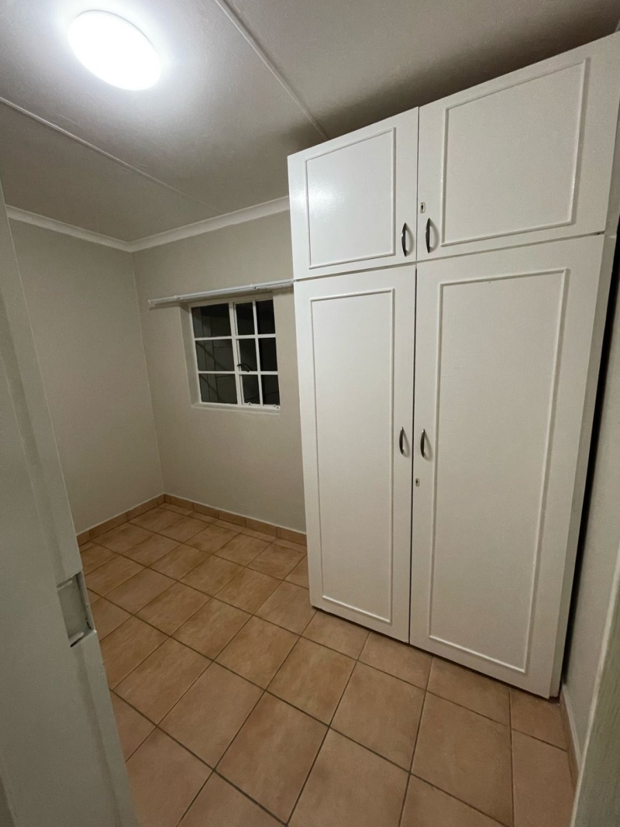 To Let 1 Bedroom Property for Rent in Mountain View Gauteng