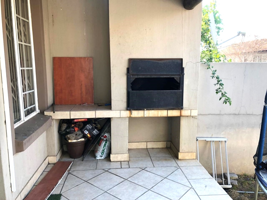 3 Bedroom Property for Sale in Vorna Valley Gauteng