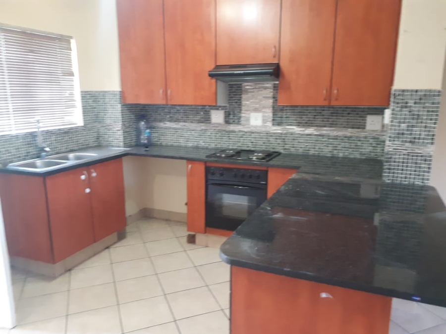 To Let 2 Bedroom Property for Rent in Vorna Valley Gauteng