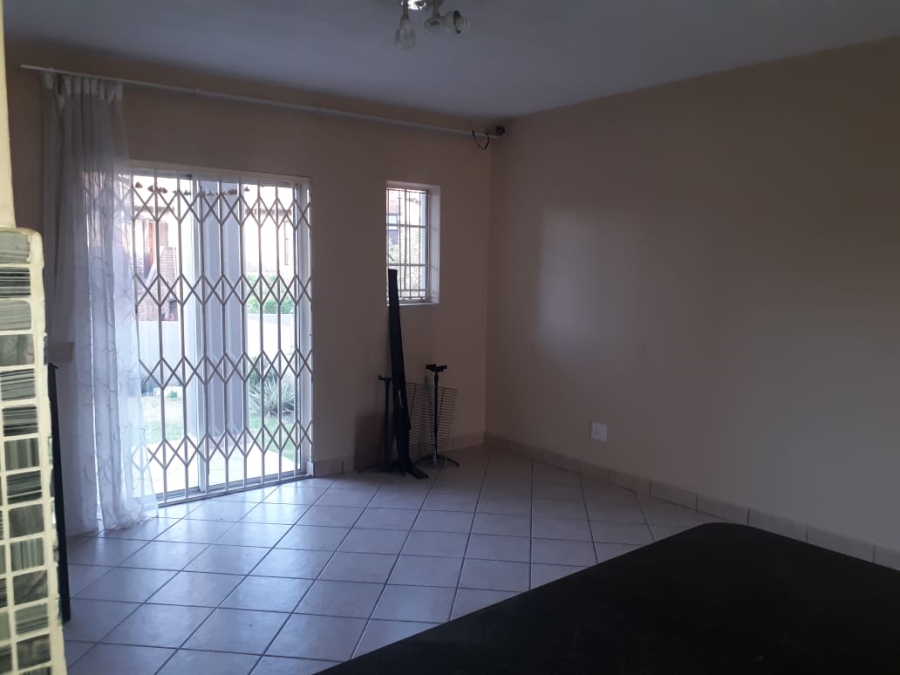 To Let 2 Bedroom Property for Rent in Vorna Valley Gauteng