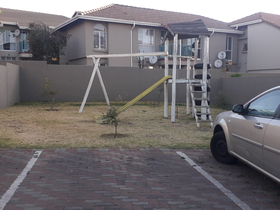 To Let 2 Bedroom Property for Rent in Vorna Valley Gauteng