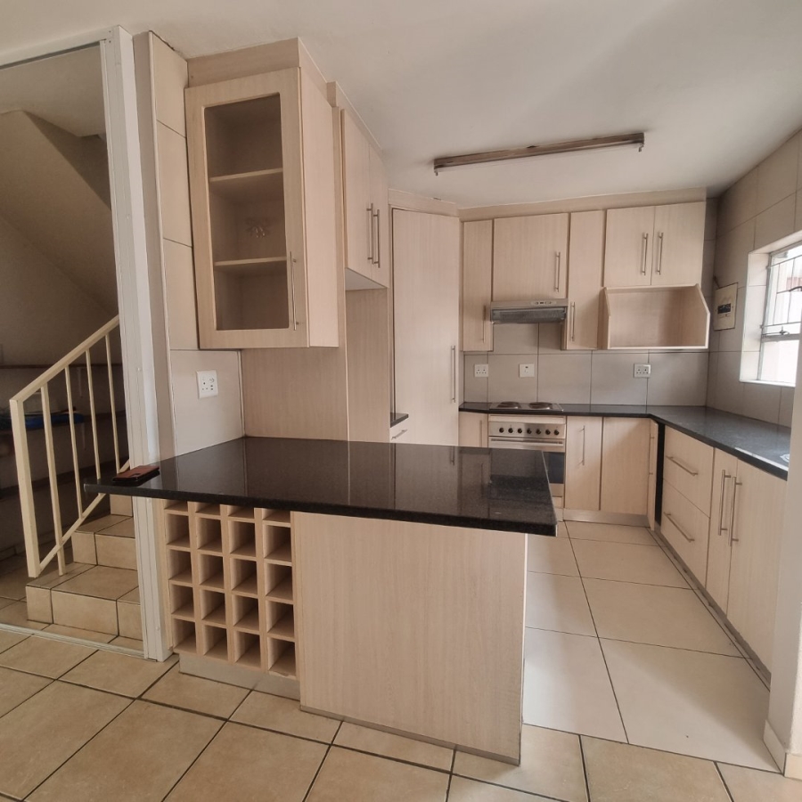 To Let 3 Bedroom Property for Rent in Clubview Gauteng