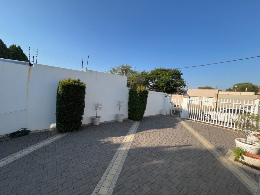 To Let  Bedroom Property for Rent in Parkhurst Gauteng
