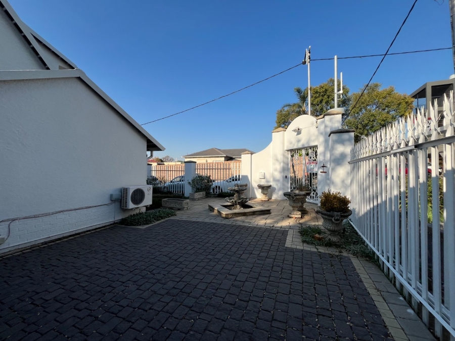 To Let  Bedroom Property for Rent in Parkhurst Gauteng