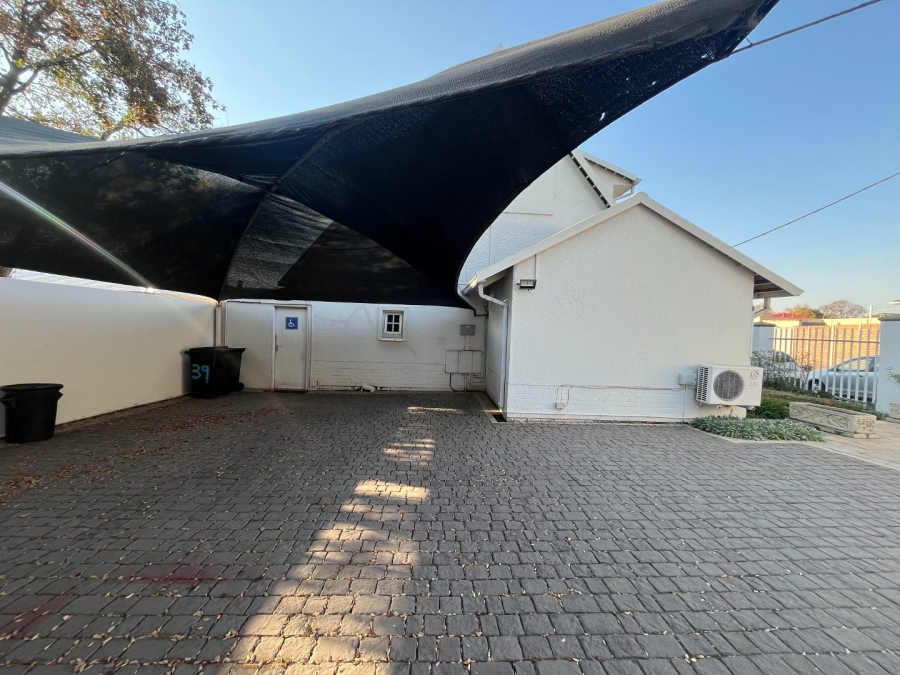 To Let  Bedroom Property for Rent in Parkhurst Gauteng