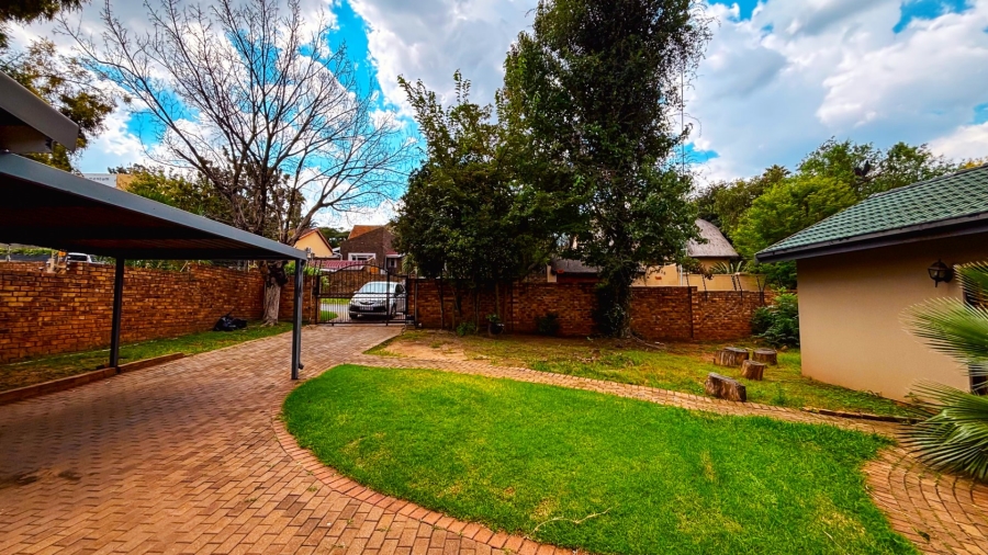 4 Bedroom Property for Sale in Weltevreden Park Gauteng