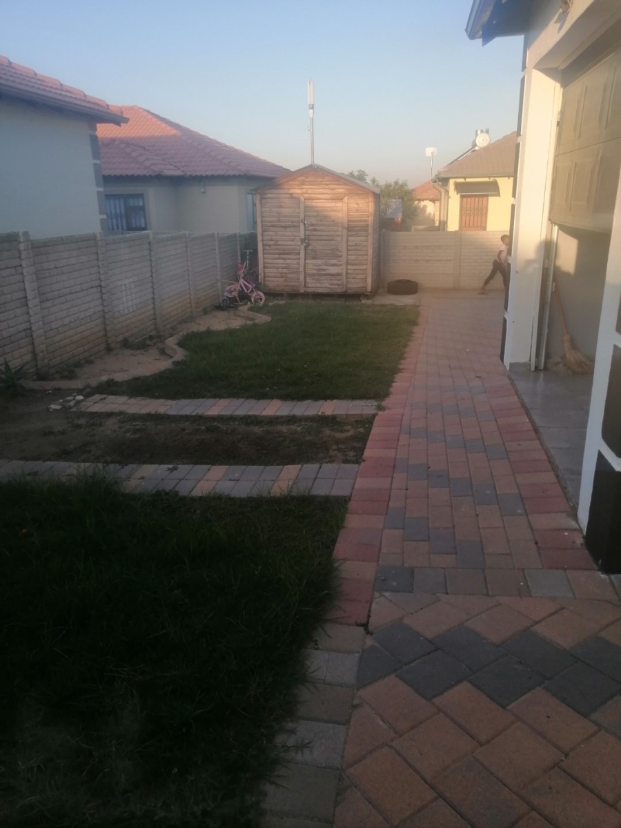 3 Bedroom Property for Sale in Blue Hills Gauteng