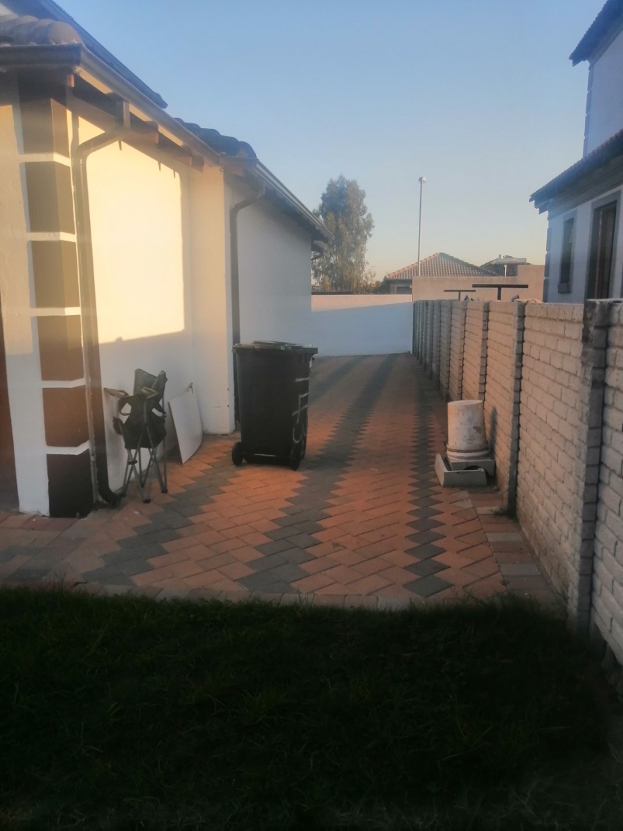 3 Bedroom Property for Sale in Blue Hills Gauteng