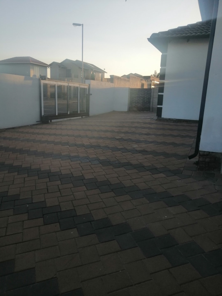 3 Bedroom Property for Sale in Blue Hills Gauteng