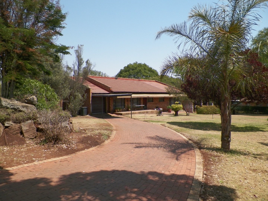 5 Bedroom Property for Sale in Raslouw Gauteng