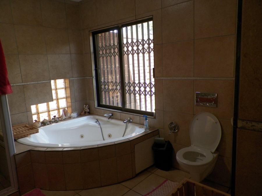 5 Bedroom Property for Sale in Raslouw Gauteng