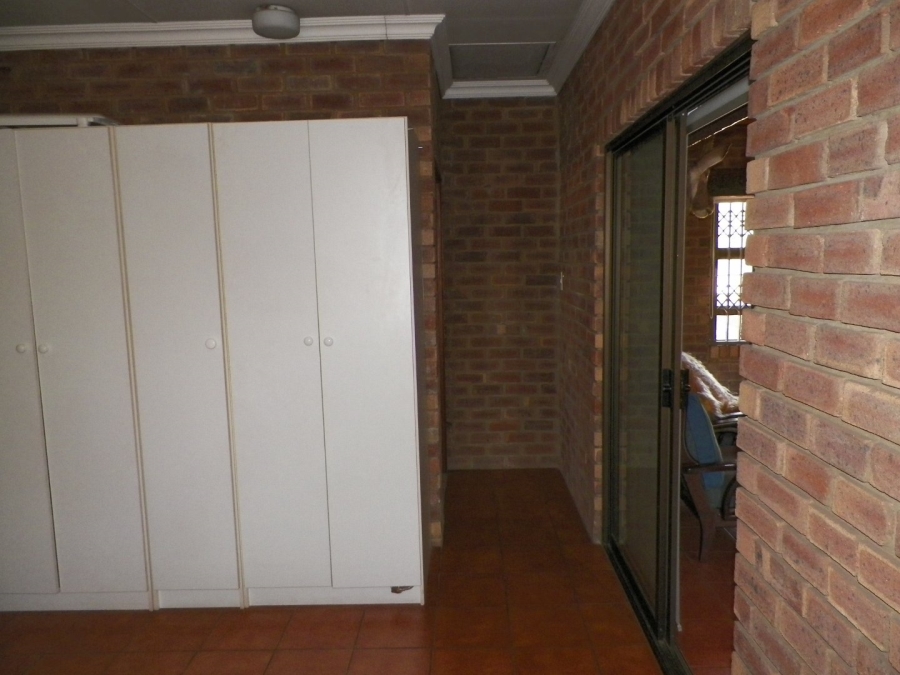 5 Bedroom Property for Sale in Raslouw Gauteng