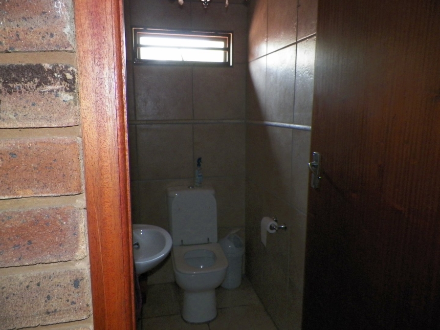5 Bedroom Property for Sale in Raslouw Gauteng