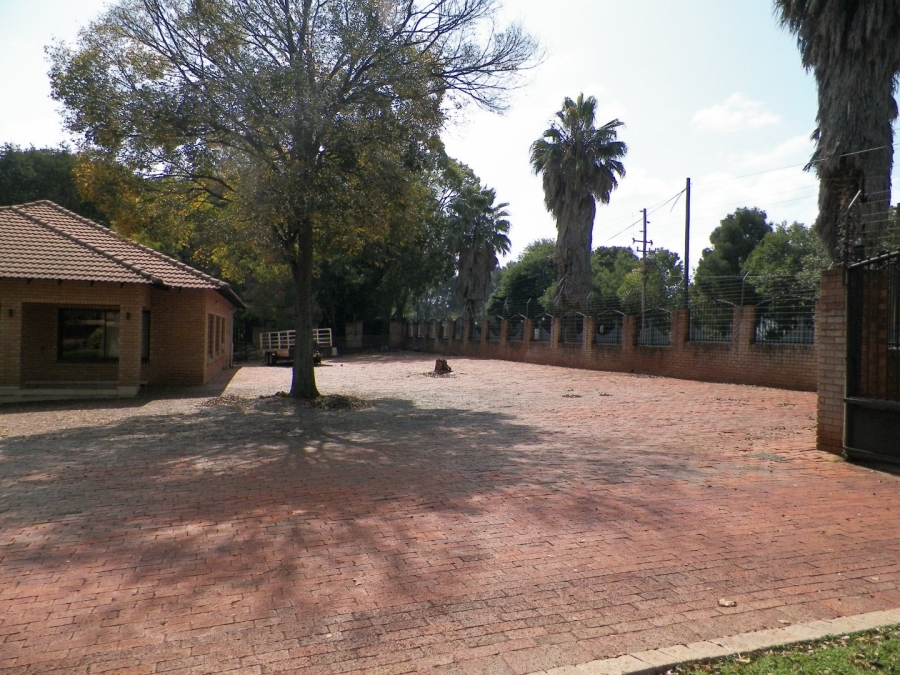 5 Bedroom Property for Sale in Raslouw Gauteng
