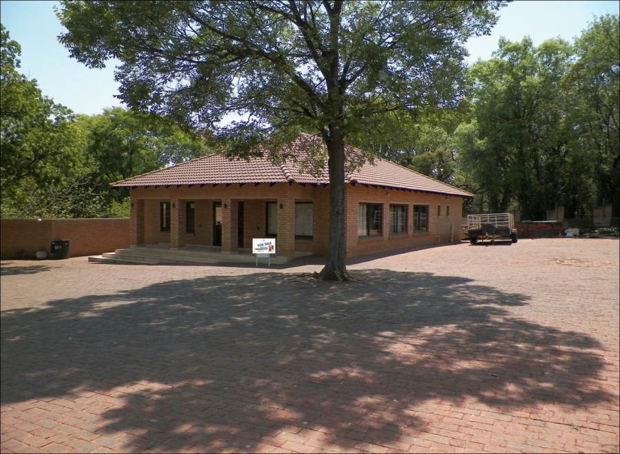 5 Bedroom Property for Sale in Raslouw Gauteng