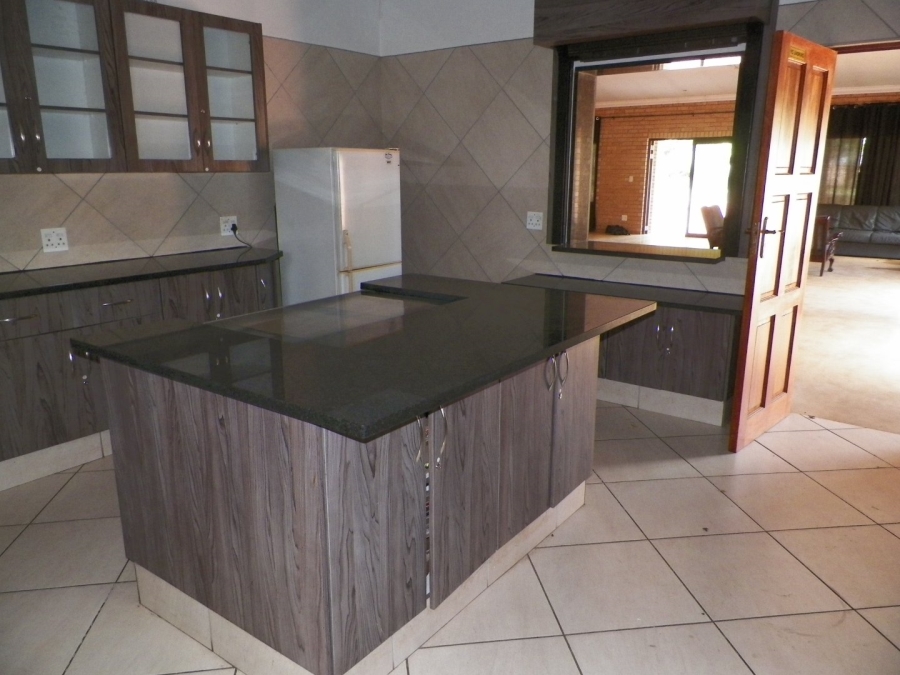 5 Bedroom Property for Sale in Raslouw Gauteng