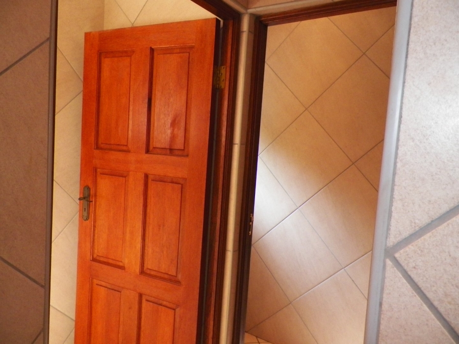 5 Bedroom Property for Sale in Raslouw Gauteng