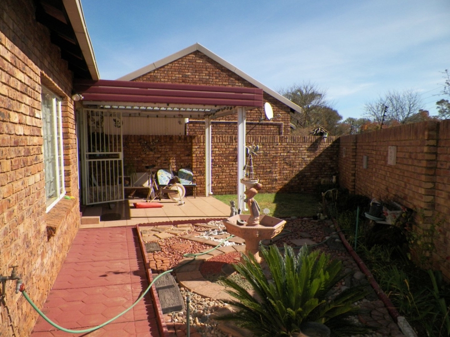 2 Bedroom Property for Sale in Wierdaglen Estate Gauteng