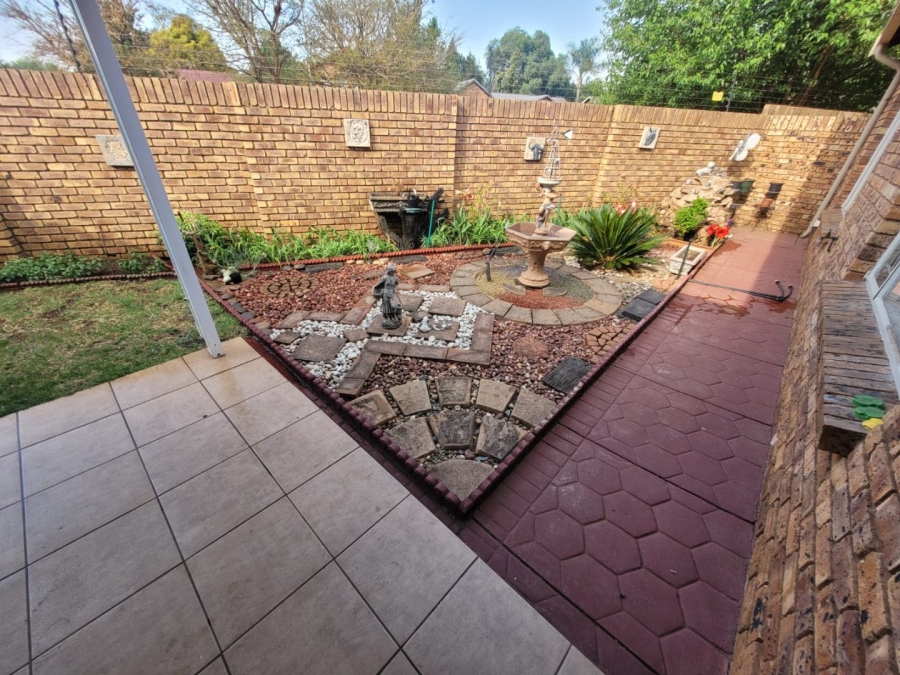 2 Bedroom Property for Sale in Wierdaglen Estate Gauteng