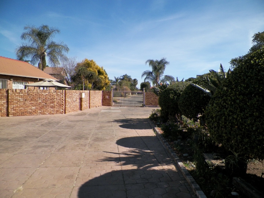 2 Bedroom Property for Sale in Wierdaglen Estate Gauteng