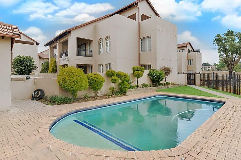 2 Bedroom Property for Sale in Carlswald Gauteng
