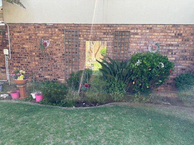 2 Bedroom Property for Sale in Wilgeheuwel Gauteng