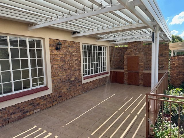 2 Bedroom Property for Sale in Wilgeheuwel Gauteng
