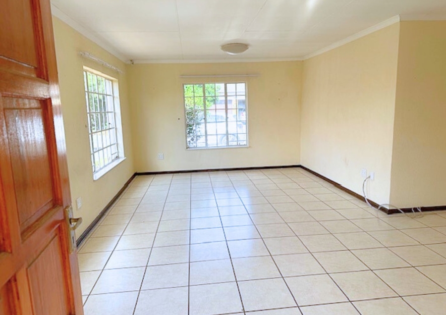 2 Bedroom Property for Sale in Wilgeheuwel Gauteng