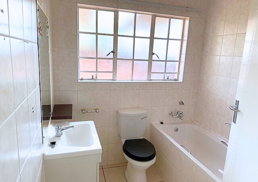2 Bedroom Property for Sale in Wilgeheuwel Gauteng