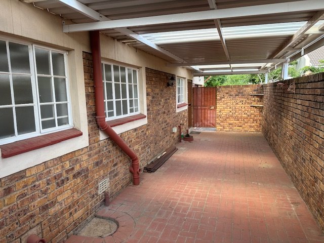 2 Bedroom Property for Sale in Wilgeheuwel Gauteng