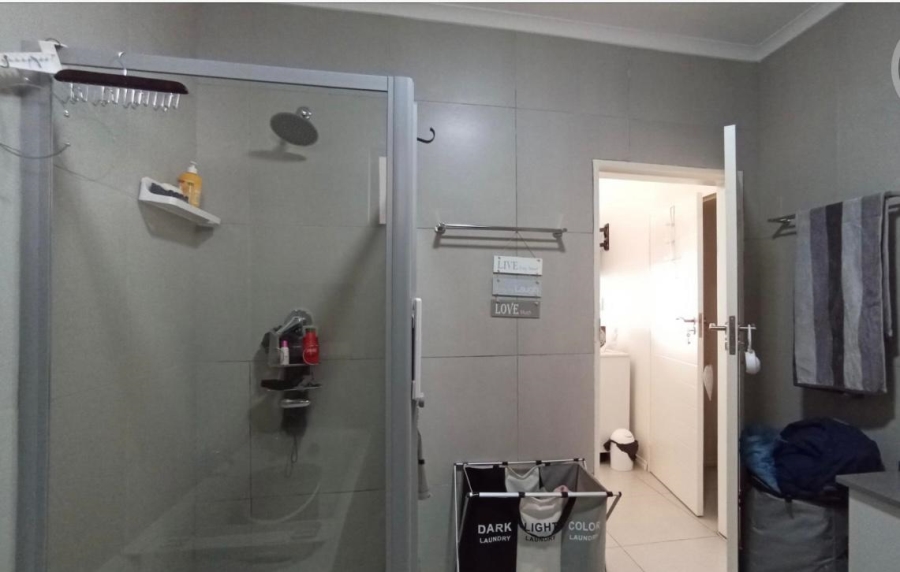 2 Bedroom Property for Sale in Erand Gardens Gauteng