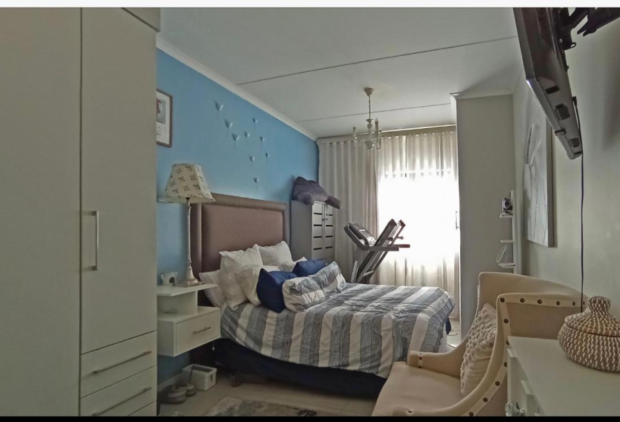 2 Bedroom Property for Sale in Erand Gardens Gauteng