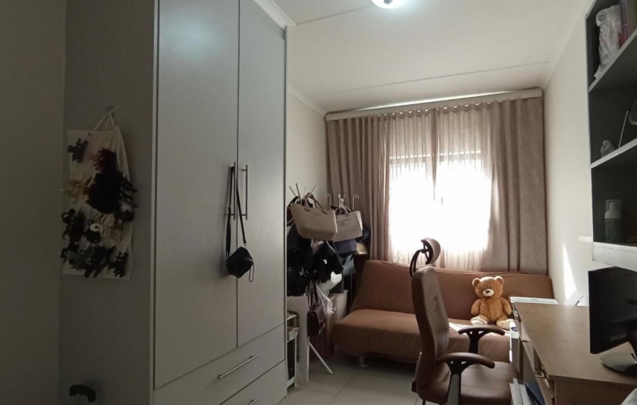 2 Bedroom Property for Sale in Erand Gardens Gauteng