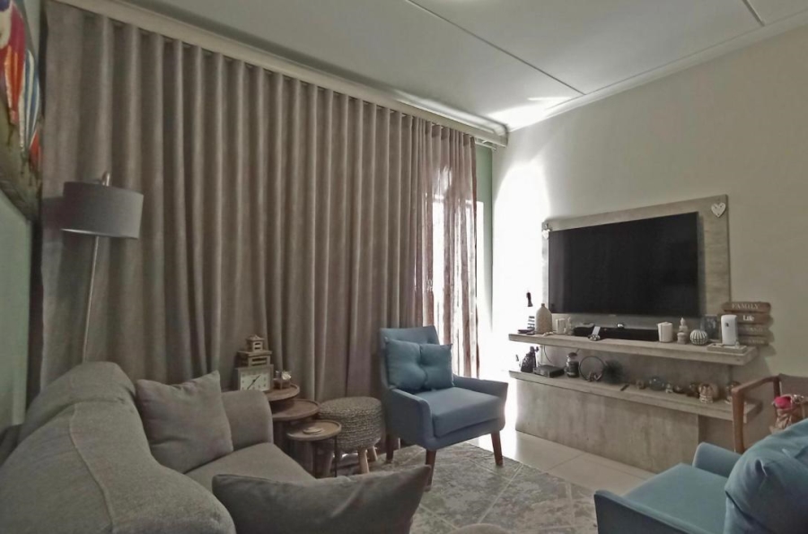 2 Bedroom Property for Sale in Erand Gardens Gauteng