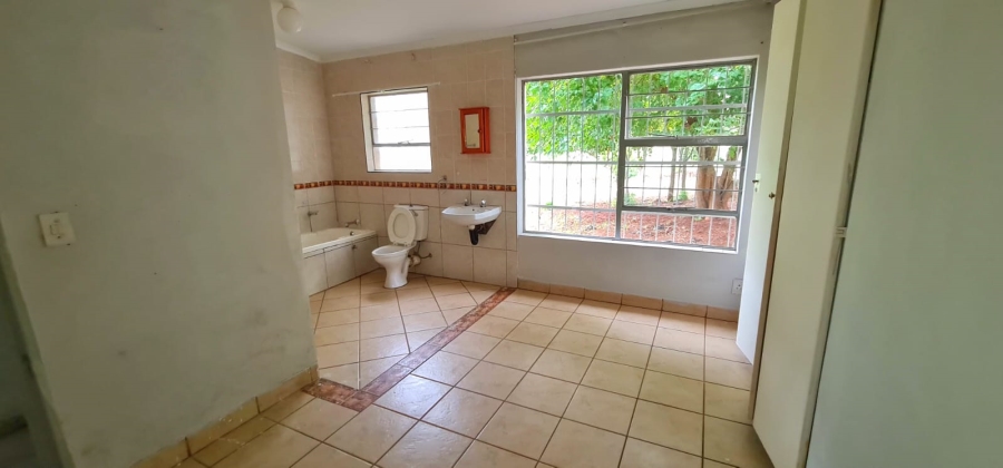 To Let Commercial Property for Rent in Boekenhoutskloof and surround Gauteng