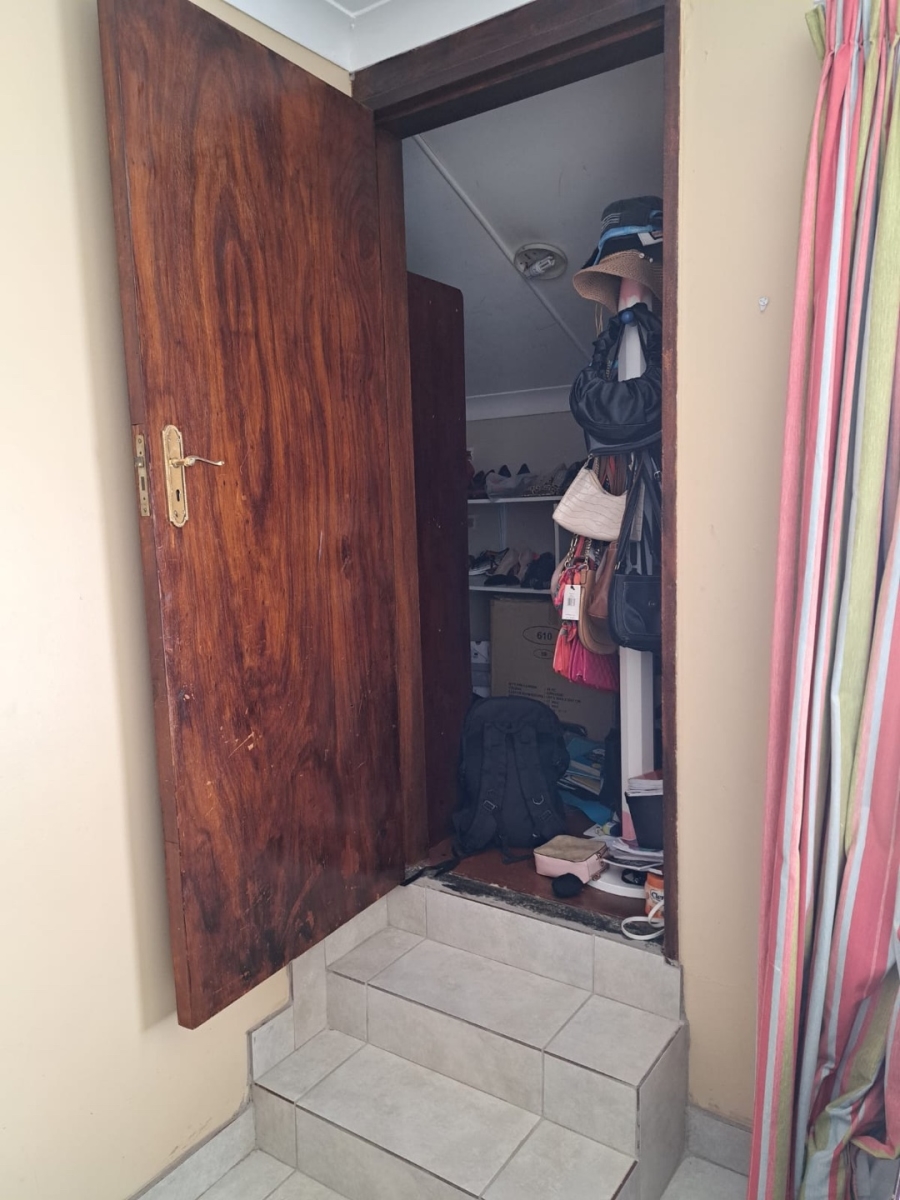 8 Bedroom Property for Sale in Waterkloof Ridge Gauteng