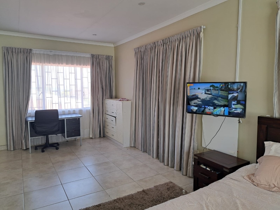 8 Bedroom Property for Sale in Waterkloof Ridge Gauteng