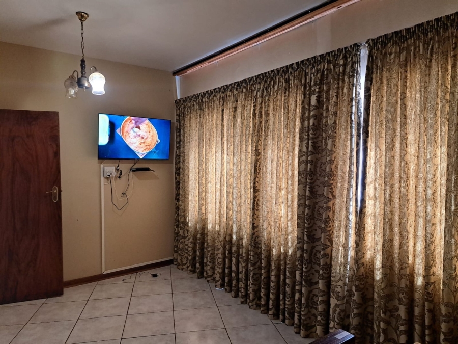 8 Bedroom Property for Sale in Waterkloof Ridge Gauteng