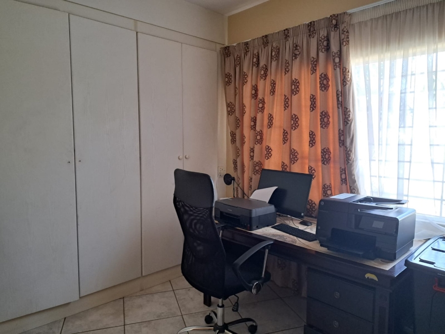 8 Bedroom Property for Sale in Waterkloof Ridge Gauteng