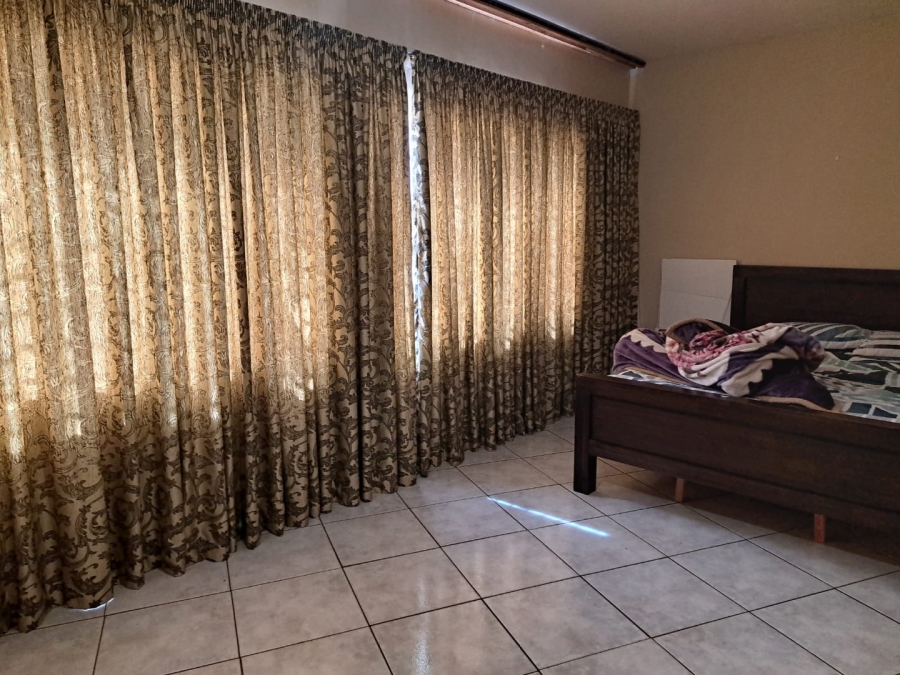 8 Bedroom Property for Sale in Waterkloof Ridge Gauteng