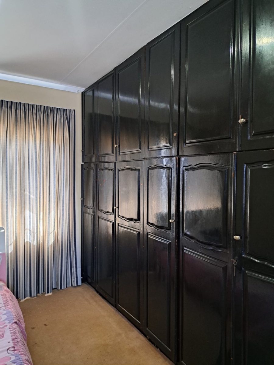 8 Bedroom Property for Sale in Waterkloof Ridge Gauteng