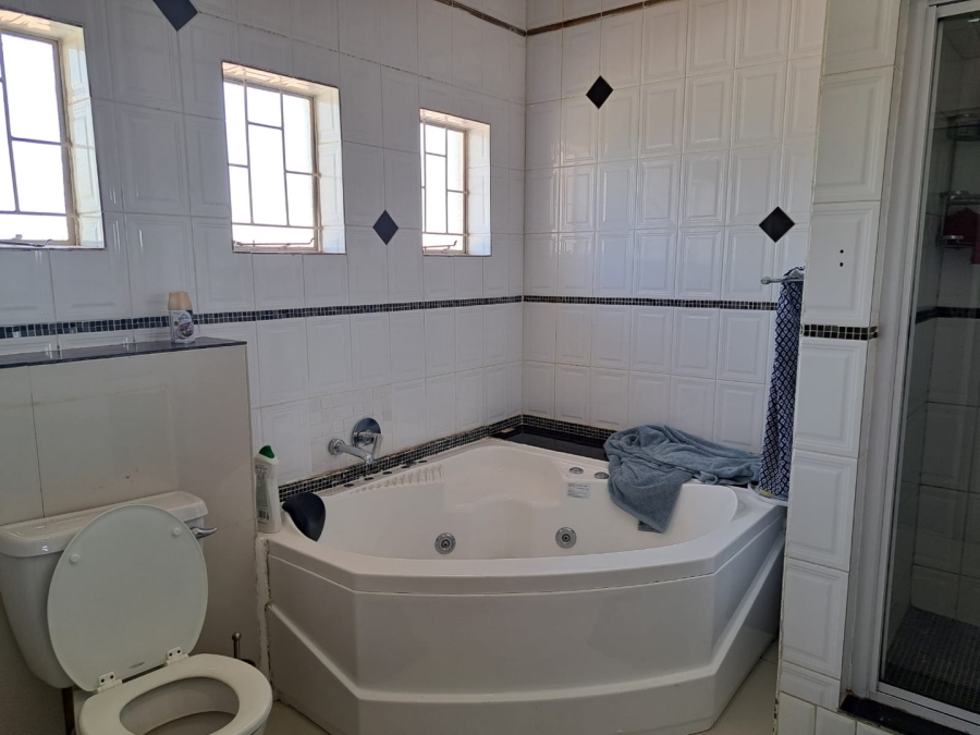 8 Bedroom Property for Sale in Waterkloof Ridge Gauteng