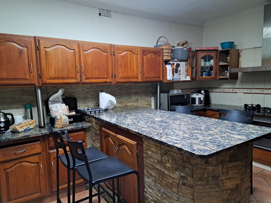 8 Bedroom Property for Sale in Waterkloof Ridge Gauteng