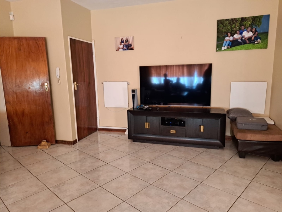 8 Bedroom Property for Sale in Waterkloof Ridge Gauteng