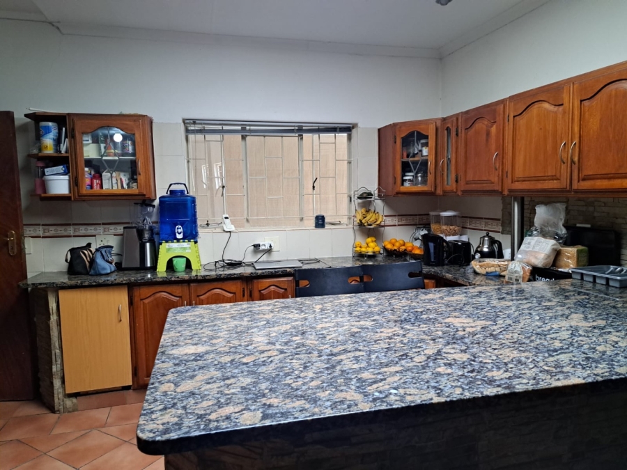 8 Bedroom Property for Sale in Waterkloof Ridge Gauteng