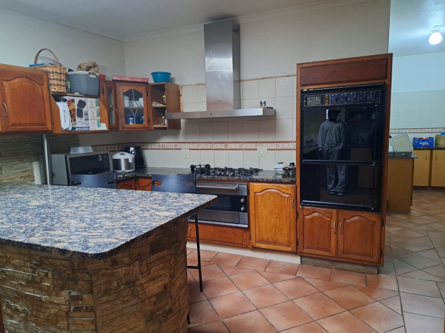 8 Bedroom Property for Sale in Waterkloof Ridge Gauteng