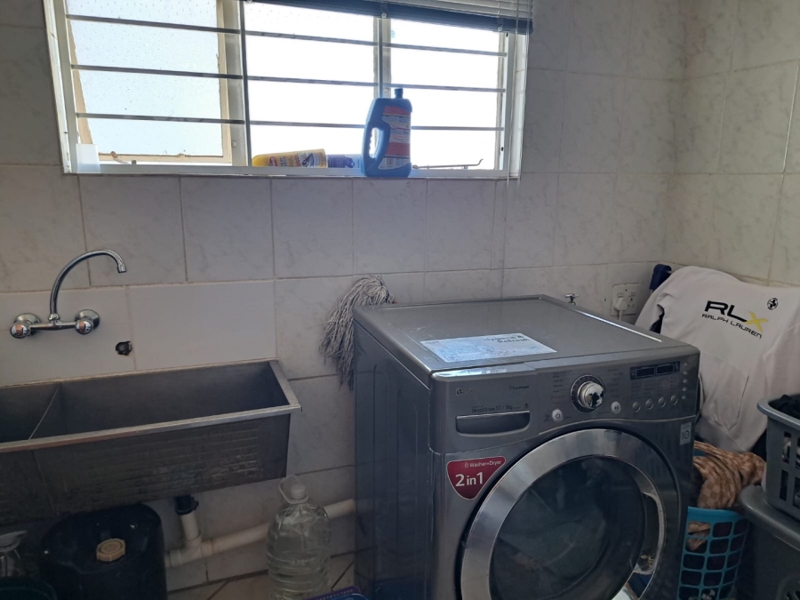 8 Bedroom Property for Sale in Waterkloof Ridge Gauteng