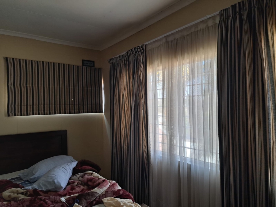 8 Bedroom Property for Sale in Waterkloof Ridge Gauteng